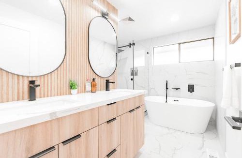 Northeast Bellevue House | Bellevue Oasis with 6 BR Haven!