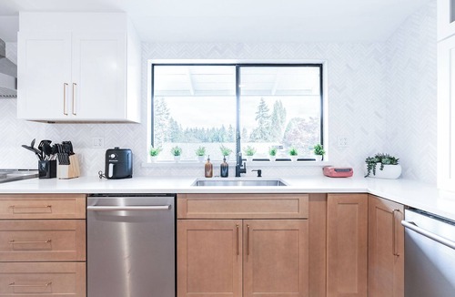 Northeast Bellevue House | Bellevue Oasis with 6 BR Haven & Pool!