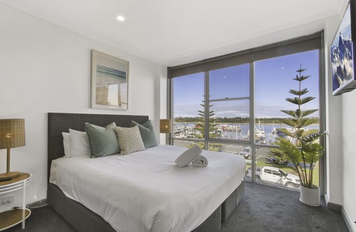 Lakes Entrance Hotel | Bellevue on the Lakes