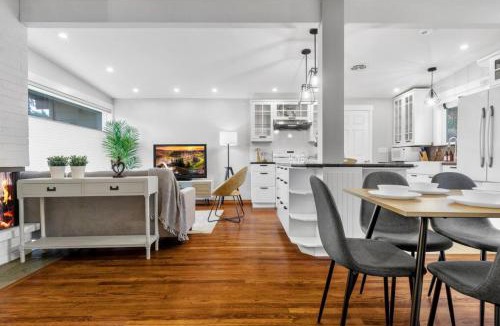 East Lake Hills House | Bellevue Work & Relax Near Downtown