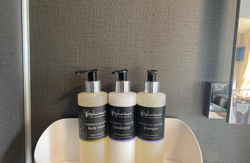 Suladale Bed & Breakfast | Bellfield. Skeabost bridge