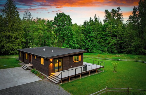 Bellingham House | Bellingham Haven - Balcony, Forest View & Fire Pit