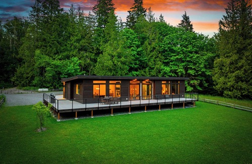 Bellingham House | Bellingham Haven - Balcony, Forest View & Fire Pit