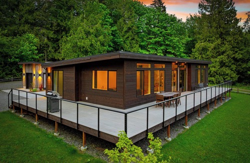 Bellingham House | Bellingham Haven - Balcony, Forest View & Fire Pit