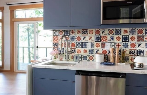 Bellingham House | Bellingham Treehouse w/Waterfall, View, & Hot Tub