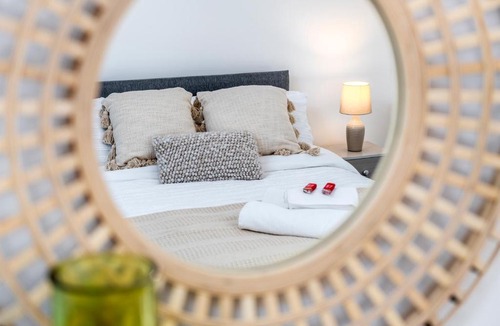 Lincoln Apartment | Bello By The River