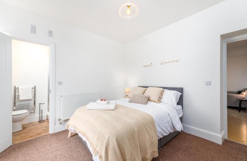 Lincoln Apartment | Bello By The River