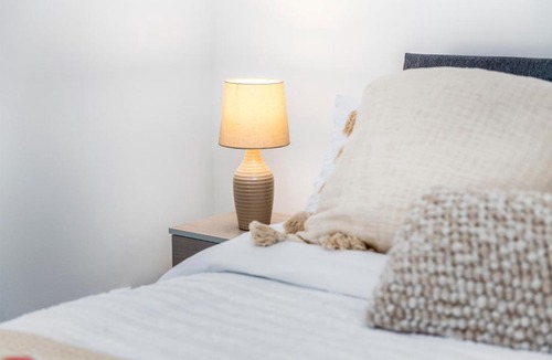 Lincoln Apartment | Bello By The River