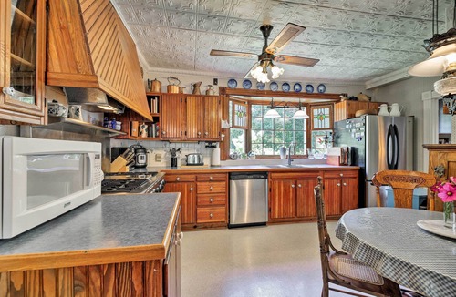 Town of Bellmont House | ‘Bellows Place’ Chateaugay Lake Retreat w/2 Docks