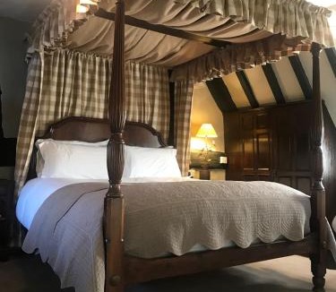 Alderton House | Bells Cottage