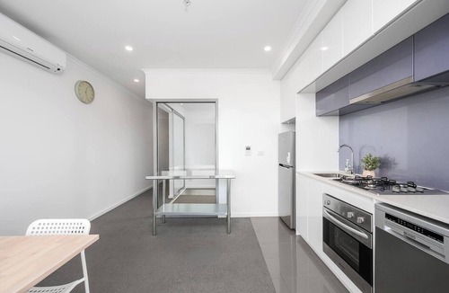 Preston Apartment | Bellview Bright | Balcony | City view | 50m Train