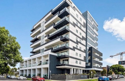 Preston Apartment | Bellview Bright | Balcony | City view | 50m Train