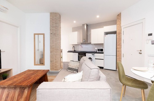 Arrancapins Apartment | Belmar Apartments 1. WiFi + A/C + 5 Pax
