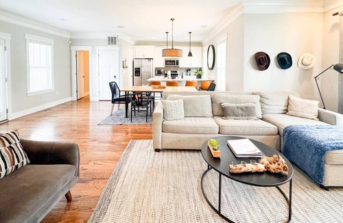 Edgehill Villa | Belmont & Broadway, Perfect Townhouse for Groups