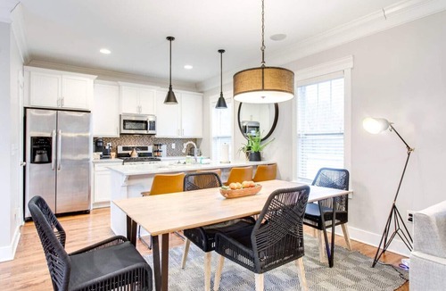 Edgehill Villa | Belmont & Broadway, Perfect Townhouse for Groups
