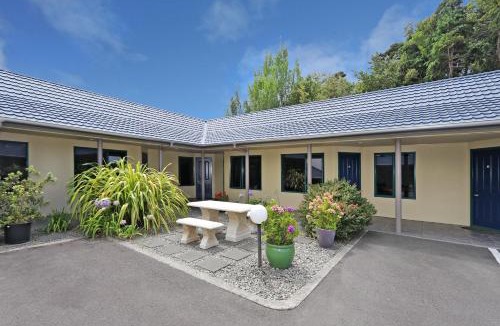 Porirua Hotel | Belmont Motor Lodge