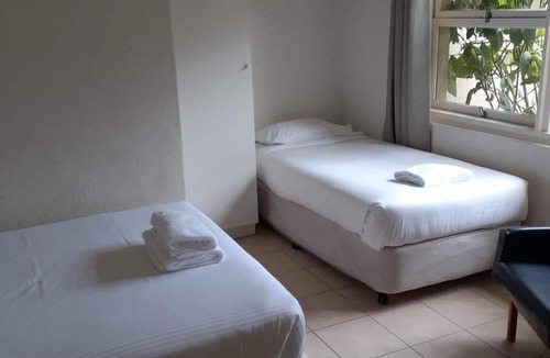 Marks Point Hotel | Belmont Palms Motel