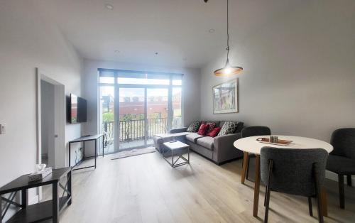 District d'Aylmer Apartment | Belmont Properties Short-Term Rentals