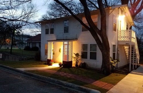 Llano Bed & Breakfast | Below Apartment At Flossie's Corner