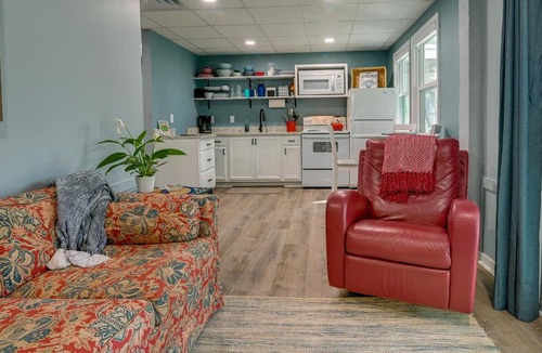 Garden City Apartment | 'Below Deck' Beach House: Walk to the Ocean!