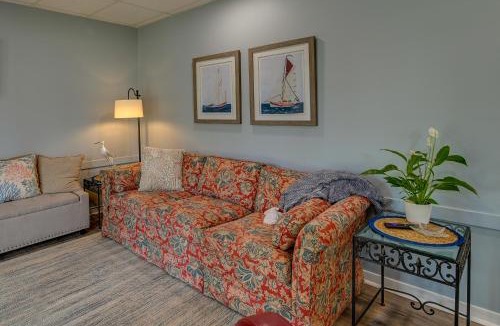 Garden City Apartment | 'Below Deck' Beach House: Walk to the Ocean!