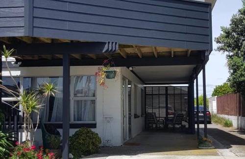 Papamoa Beach Apartment | Below deck