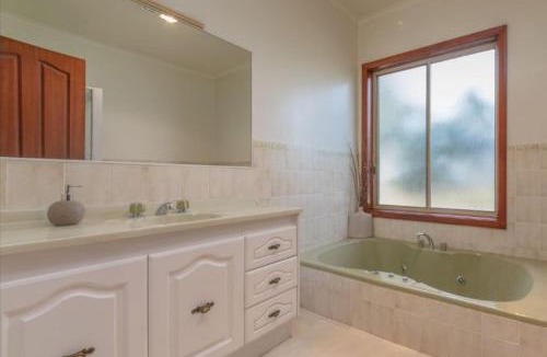 East Wangaratta Cabin | Beltie Park Homestead