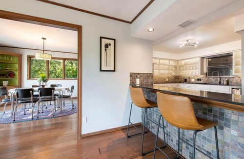 Belton House | Belton Lake View Remodeled Mid-Century Home Pet-Friendly Sleeps 6 Garage Parking