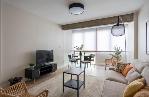 Zabala Apartment | Beltran apartment by People Rentals