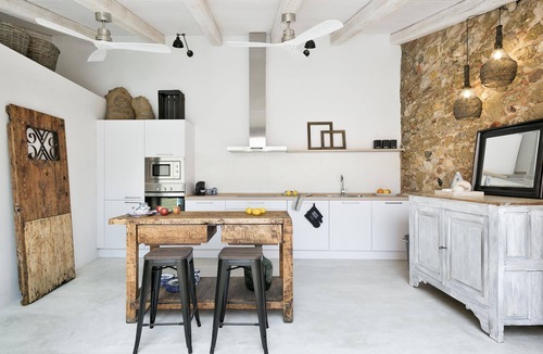 La Tallada d'Emporda Villa | Belvilla by OYO Pink House