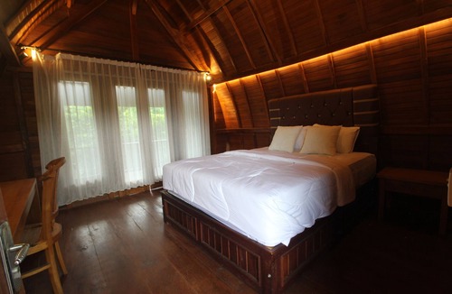 Banyuasri Hotel | Belvilla Serenity Resort