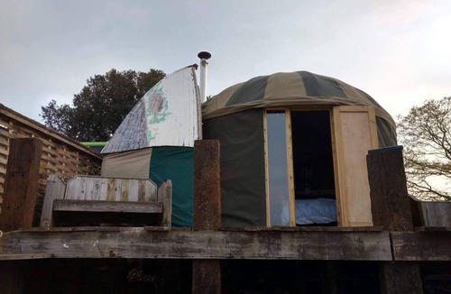 Ryde Cabin | Bembridge Harbour Yurt - Log Burner - WiFi