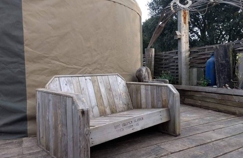 Ryde Cabin | Bembridge Harbour Yurt - Log Burner - WiFi