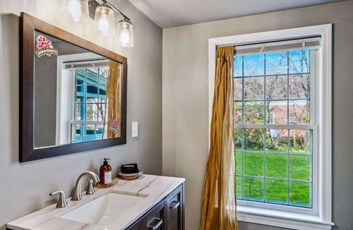 Bridgewater Apartment | Ben & Jerry’s Studio | 10 Min to Killington