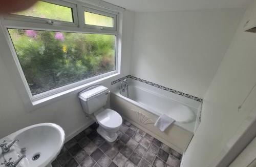 Strontian Hotel | Ben View Phoenix Hotel