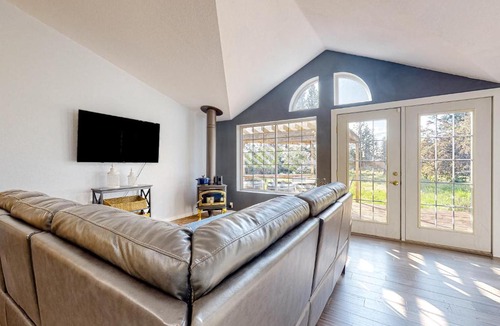 Deschutes River Woods House | Bend Birdhouse