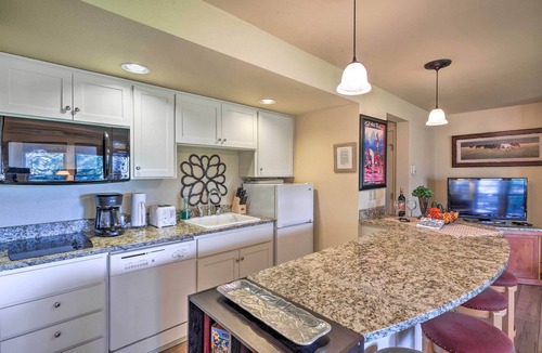 Bend Condo | Bend Condo w/Deck, Resort-Style Amenities & Views