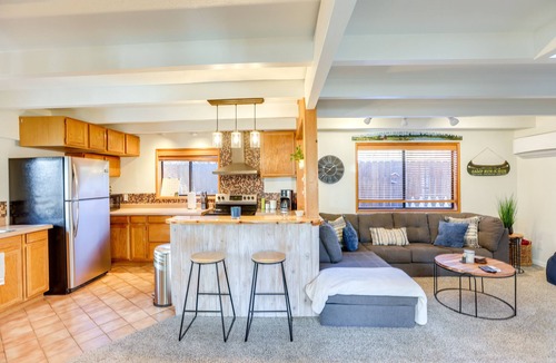 Deschutes River Woods House | Bend Home w/Fire Pit, 4 Mi to High Desert Museum!