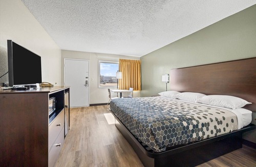 Larkspur Hotel | Bend Inn & Suites
