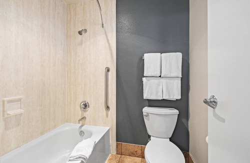 Larkspur Hotel | Bend Inn & Suites