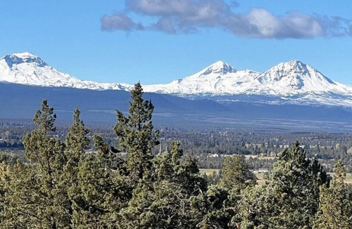 Bend House | Bend Mountain View Guesthouse