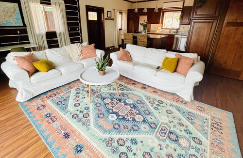 Bend House | Bend Mountain View Guesthouse