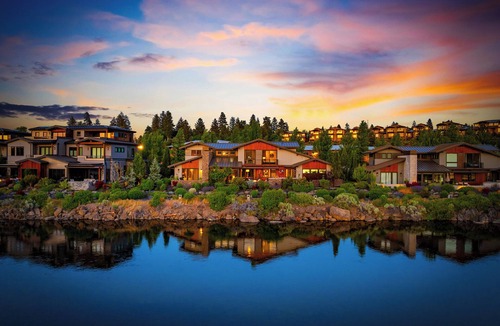 Southern Crossing House | Bend Riverside - Waterfront, Hot Tub & Gym