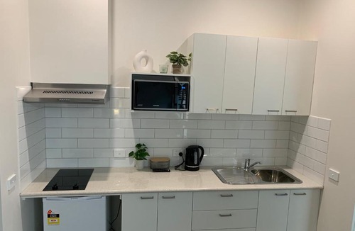 Golden Square Hotel | BENDIGO HIGH ST MOTEL - KING Beds