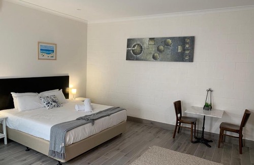 Golden Square Hotel | BENDIGO HIGH ST MOTEL - KING Beds