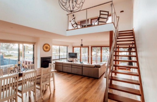 Eaglehawk House | Bendigo Lakeside Accommodation