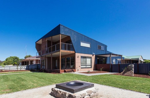 Eaglehawk House | Bendigo Lakeside Accommodation