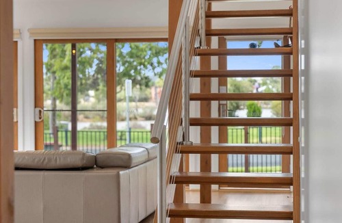 Eaglehawk House | Bendigo Lakeside Accommodation