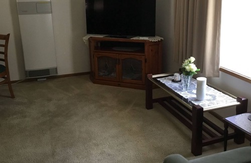 Flora Hill Apartment | Bendigo Self Contained two bedroom unit Dengai Short Stay Unit .