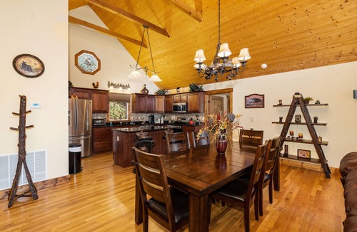 Maggie Valley Cabin | Beneath the Stars-3 BR Log Cabin